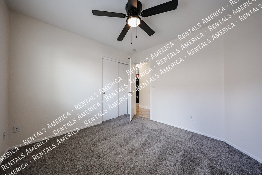 Building Photo - 1517 S 219th Dr