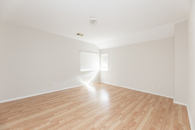 Building Photo - 15435 Stoneridge Park Ln