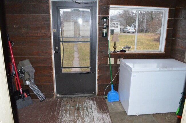 Building Photo - 3 Bedrooms, 2 Bathrooms Single Family Home in Brainerd, MN w/1 car garage