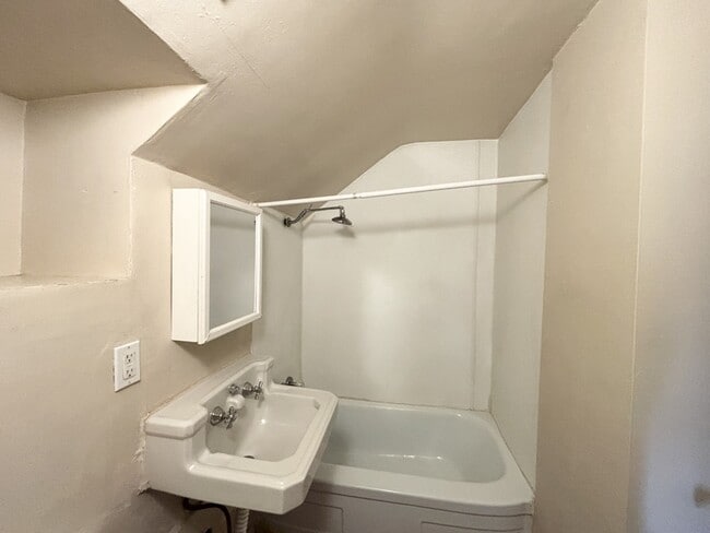 Building Photo - 514 E 500 S