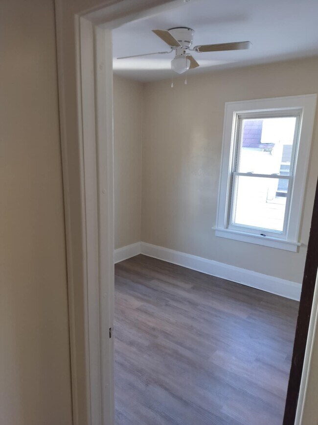 Building Photo - 1706 Grand Ave