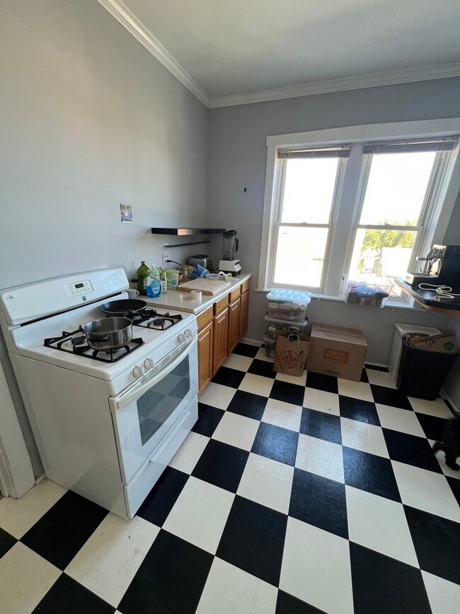 Building Photo - 2439 N Francisco Ave