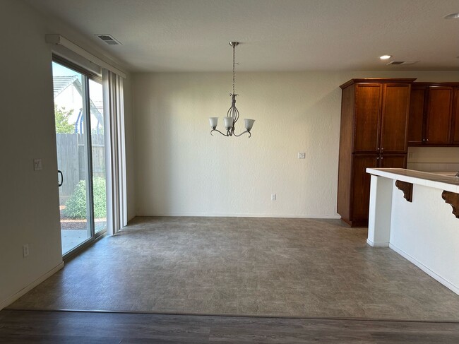 Building Photo - 318 S Wind Ct