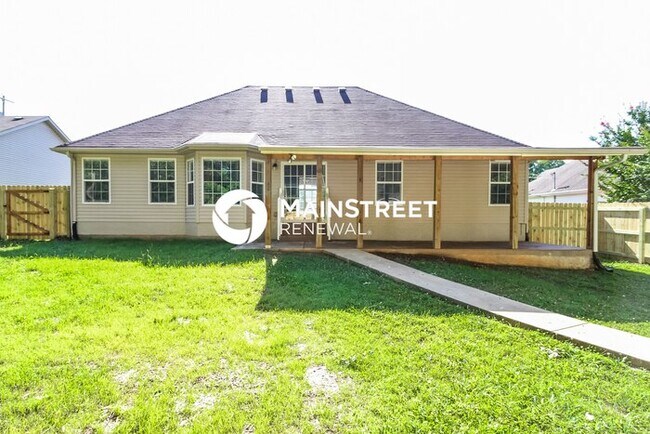 Building Photo - 3 Bedroom Pet-Friendly Home in La Vergne, TN with Main Street Renewal