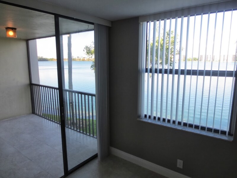 Building Photo - 115 Lake Emerald Dr