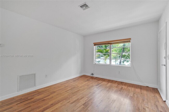Building Photo - 411 Santander Ave