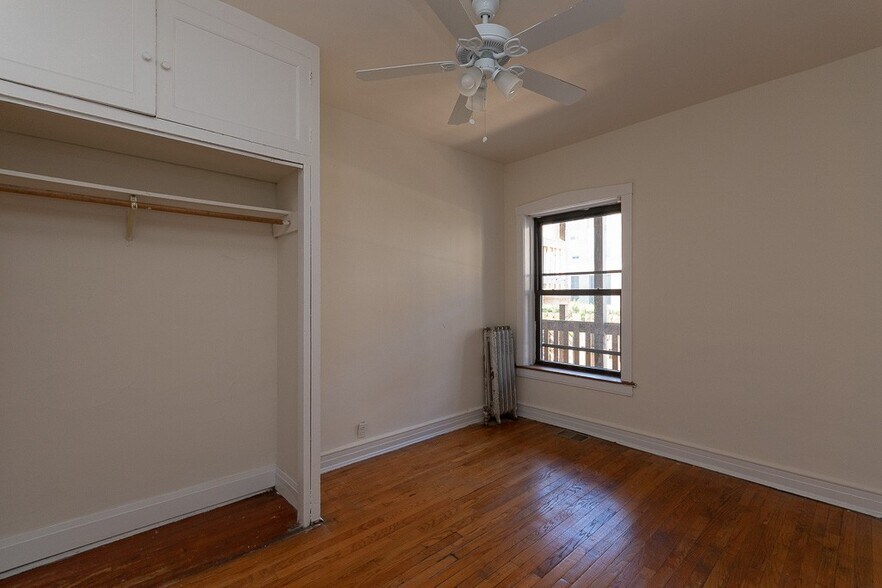 Building Photo - 832 W Waveland Ave