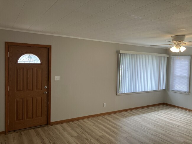 Building Photo - 508 E Buckner St