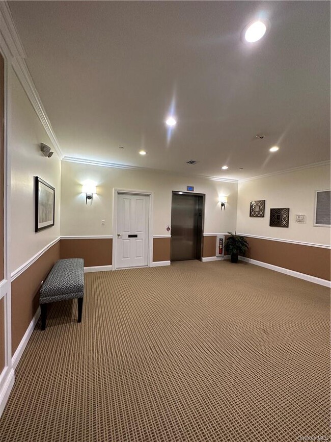 Building Photo - 77 Quaker Ave