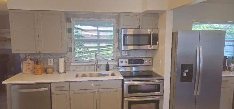 Building Photo - 589 Coconut St