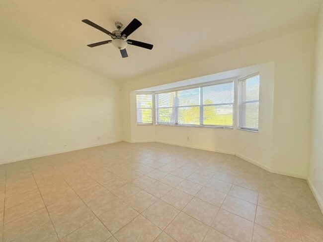 Building Photo - 2645 Country Golf Dr