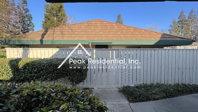 Building Photo - Very Nice Greenhaven 2bd/1ba Condo in Gated Community - Must See