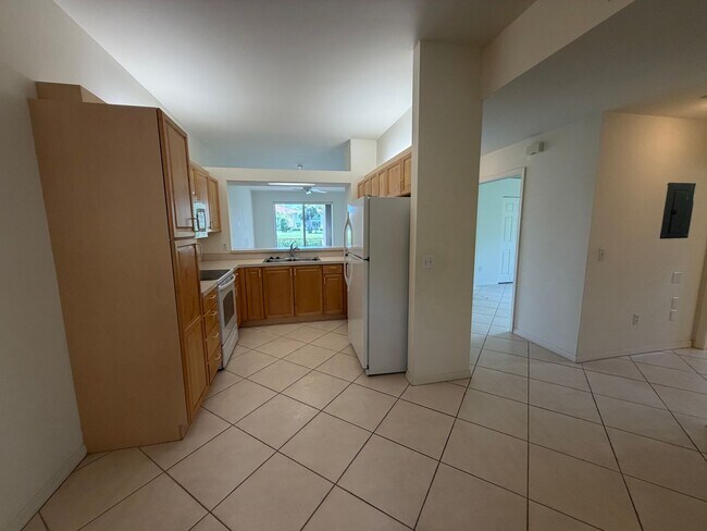 Building Photo - 330 Robin Hood Cir