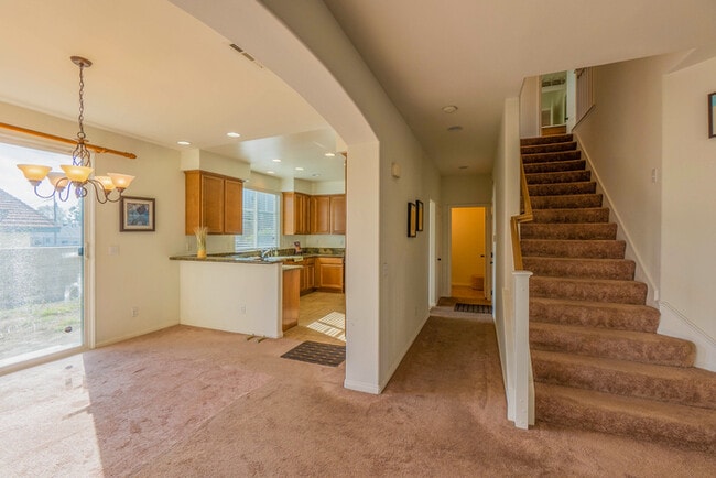 Building Photo - SIngle Family House for Rent in a quiet co...
