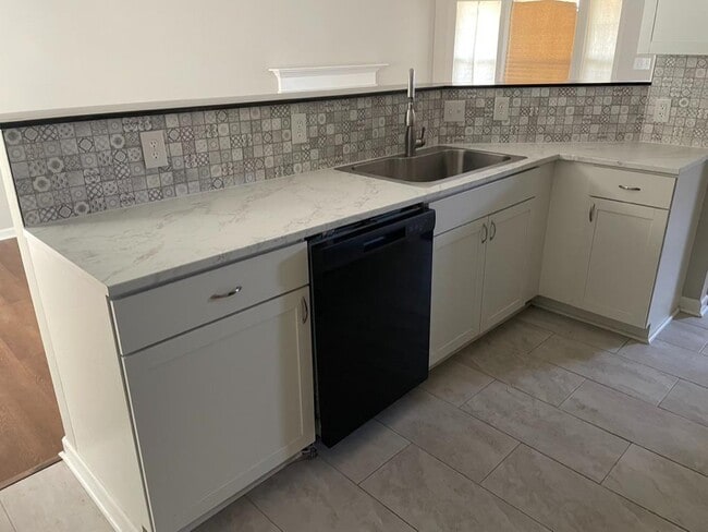 Building Photo - 6201 Easter Ln