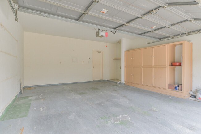 Building Photo - 3126 Holly Hall St