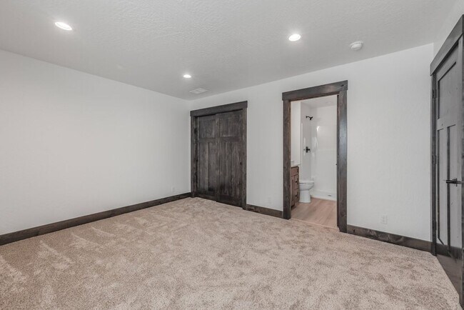 Building Photo - Brand New 3 bed 2.5 townhome