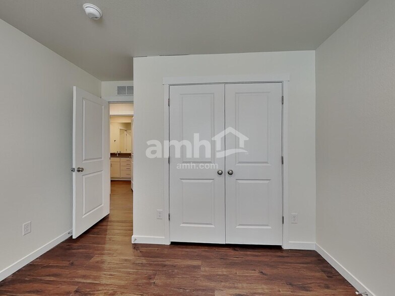 Building Photo - 11677 Logans Rdg Dr