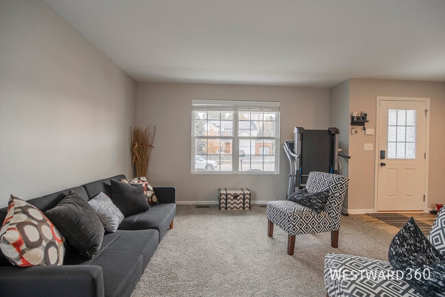 Building Photo - 2971 Ellsworth Dr