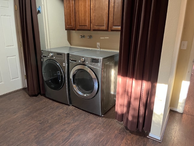 Building Photo - 10415 W Cameo Dr