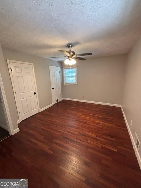 Building Photo - 1015 Castlewood Dr