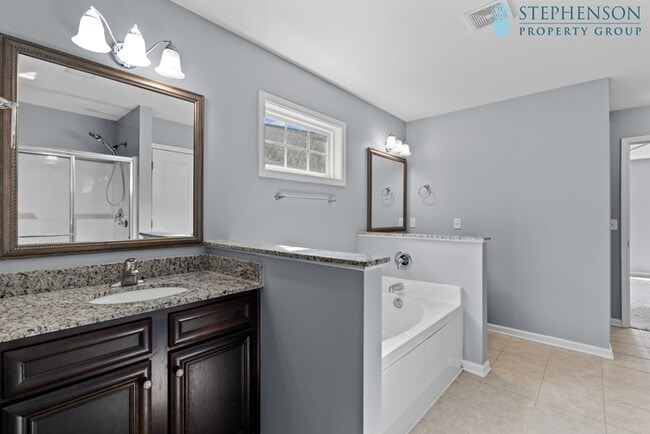 Building Photo - Remodeled and Ready!