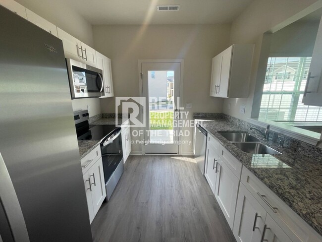 Building Photo - Brand New 3bd/2.5ba Townhome in Trinity