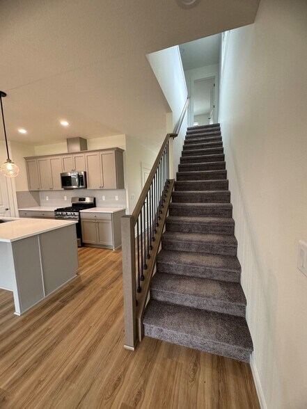 Building Photo - 6926 N Madison Cir