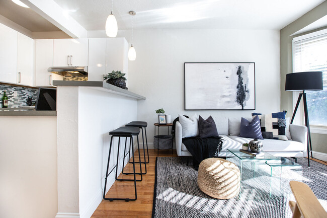Interior Photo - 140 Duboce