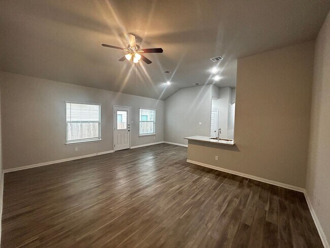 Building Photo - 431 Emma Dr