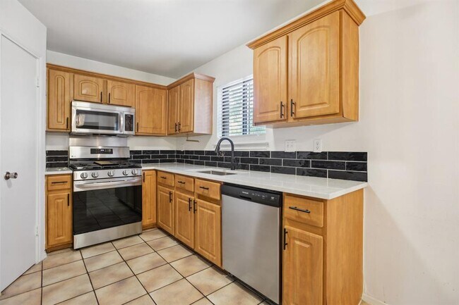 Building Photo - 1300 Tuxford Cove