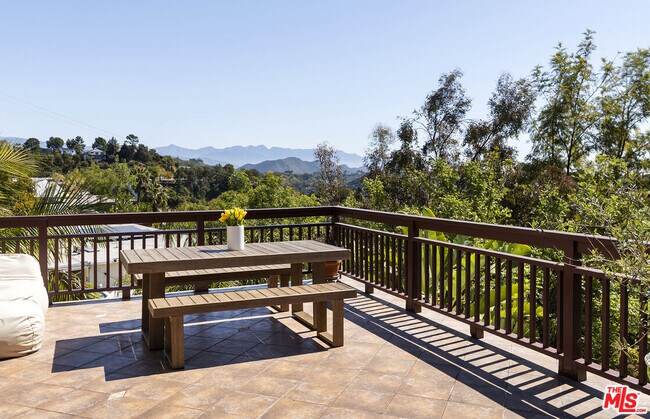 Building Photo - 2251 Sunset Heights Dr