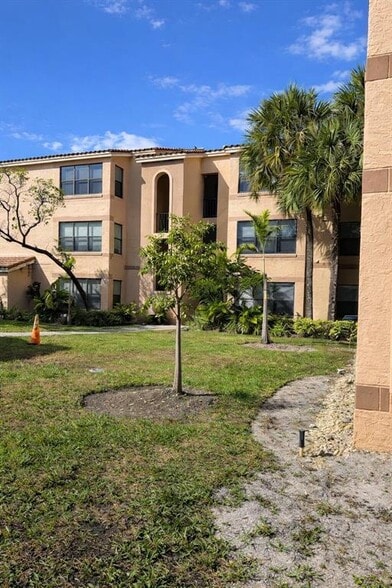 Building Photo - 2926 S University Dr