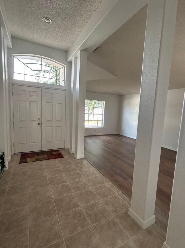 Building Photo - 136 Grantham Dr