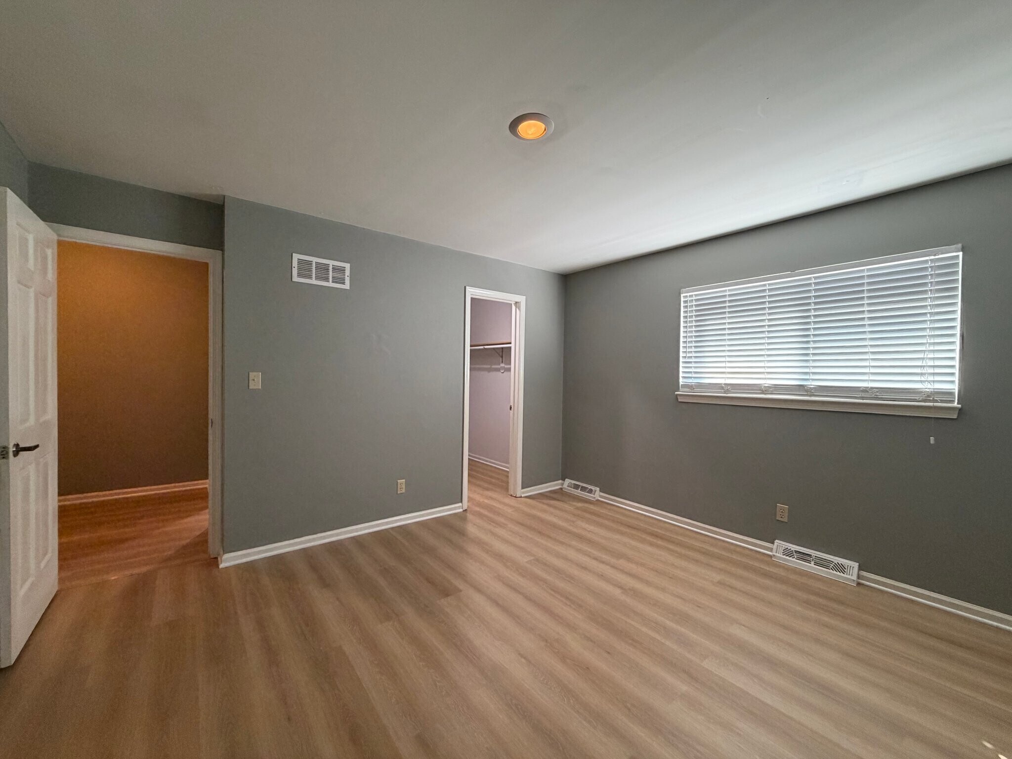 Building Photo - 6138 E 129 St