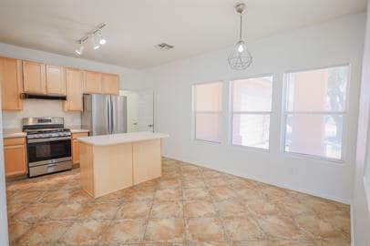 Building Photo - Rancho Sahuarita!!