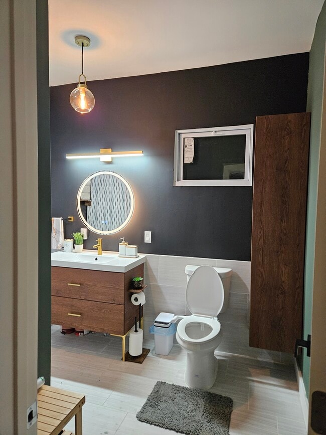 Building Photo - 84 Center Ave