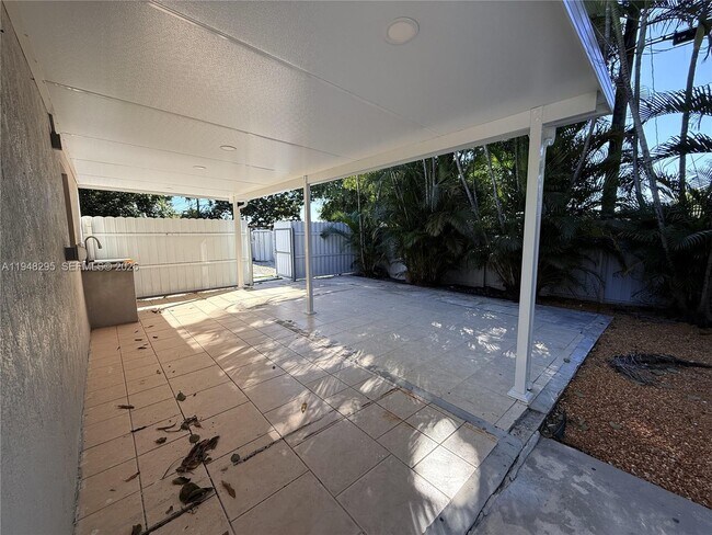 Building Photo - 30 E 44th St