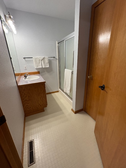 Building Photo - 2120 W Hogan St