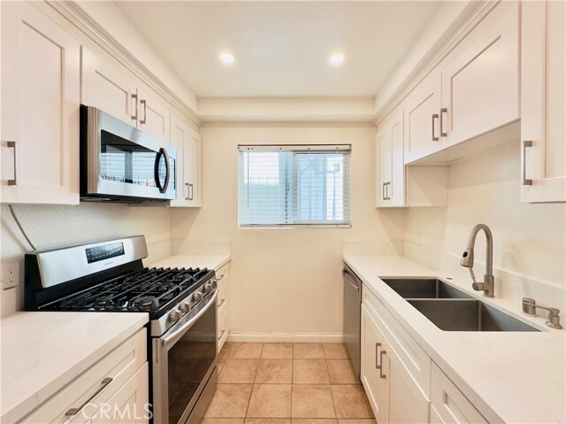 Building Photo - 525 E Verdugo Ave