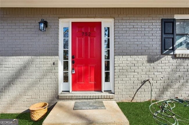 Building Photo - 752 Barnes Mill Trace NE