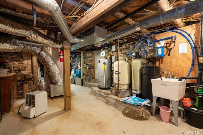 Building Photo - 401 Nichols St