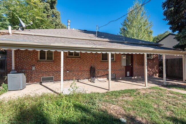 Building Photo - 3011 Dexter St