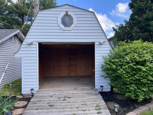 Building Photo - 11401 W Grange Hall Rd