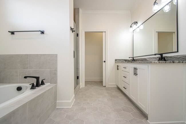 Building Photo - Newer Construction 3 bed 2 1/2 Bath, 2,015...