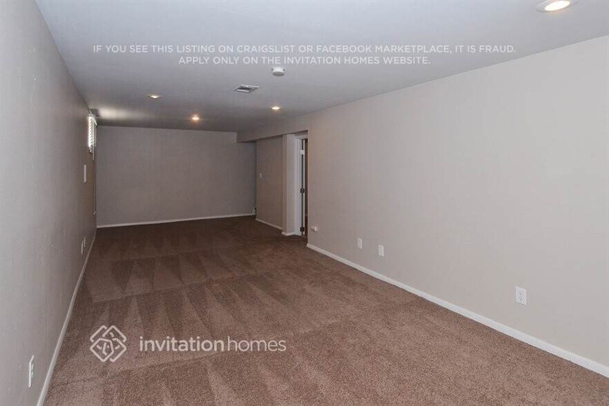 Building Photo - 2881 S Olathe Ct