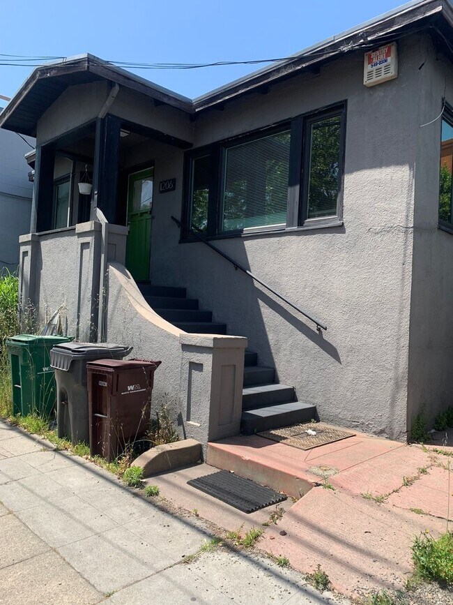 Primary Photo - 1206 Powell St