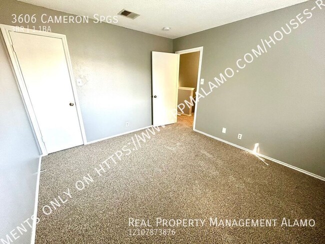 Building Photo - **MOVE-IN SPECIAL** MUST SEE! 3 Bedroom / ...