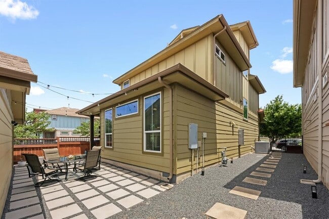 Building Photo - 915 Banyon St