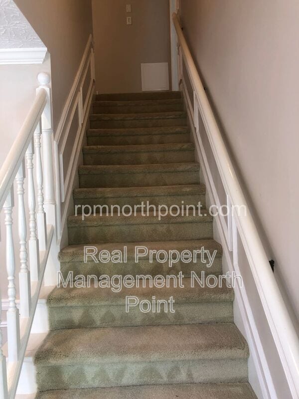 Building Photo - 1565 Maple Ridge Dr